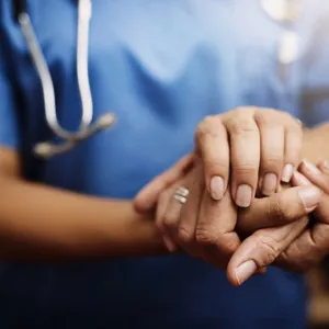 Et nærbilde av skjelvende hender