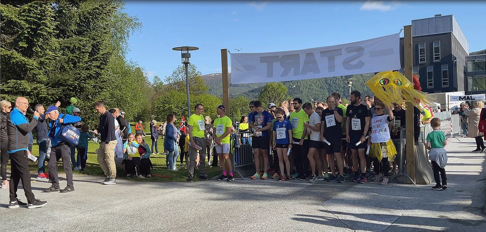En gruppe mennesker på startstreken