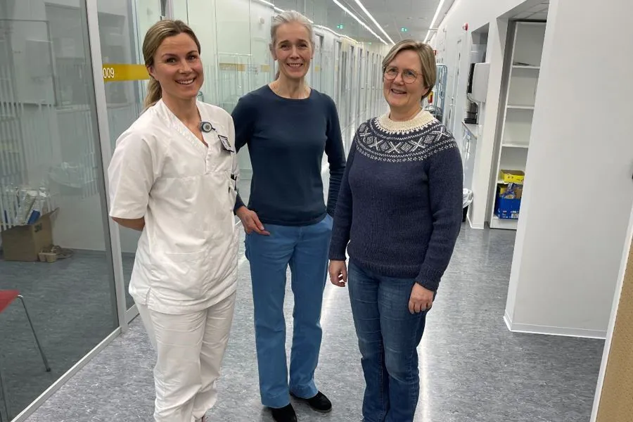 En gruppe kvinner som poserer for et bilde