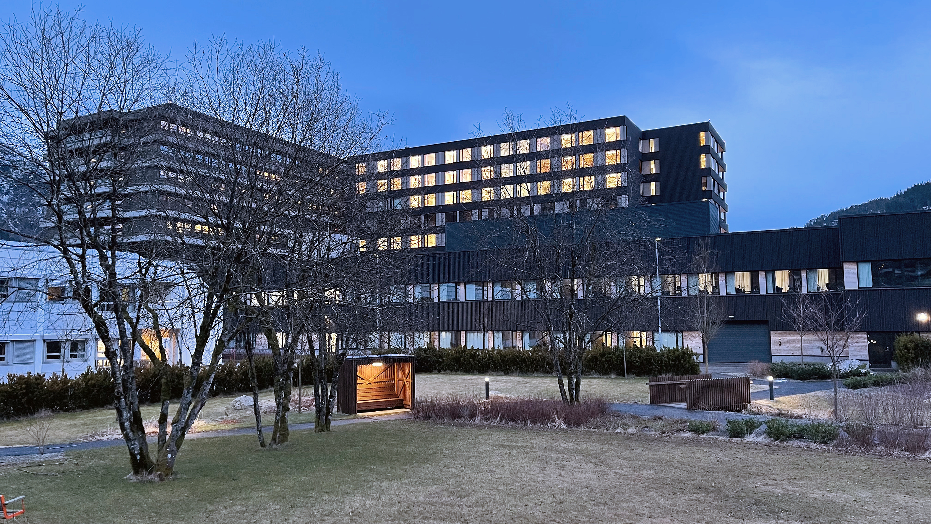 Førde sentralsjukehus ein vinterkveld