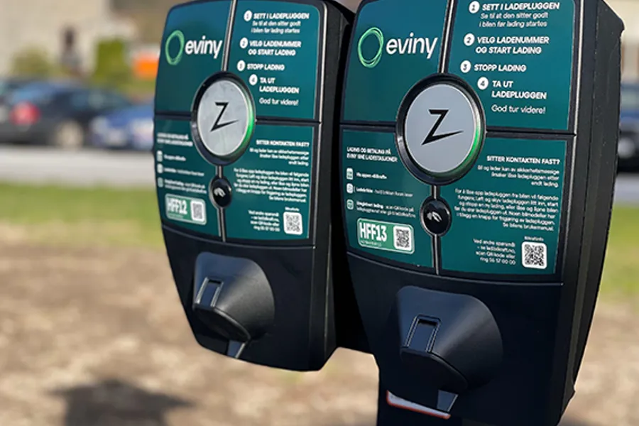 Et parkometer ved siden av et parkometer