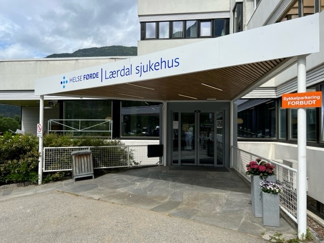 Inngangspartet ved Lærdal sjukehus