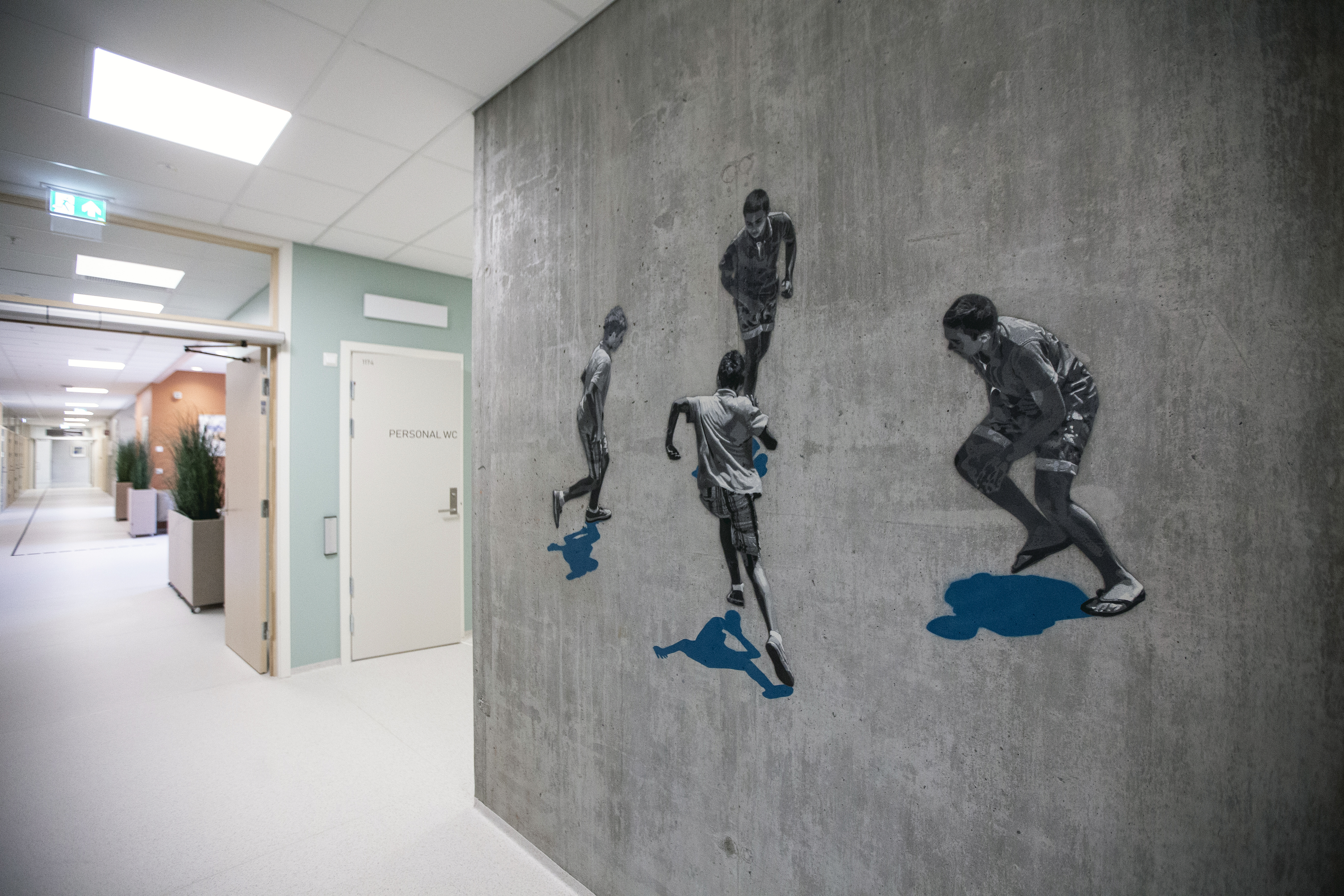 Foto av kunst på ein betongvegg