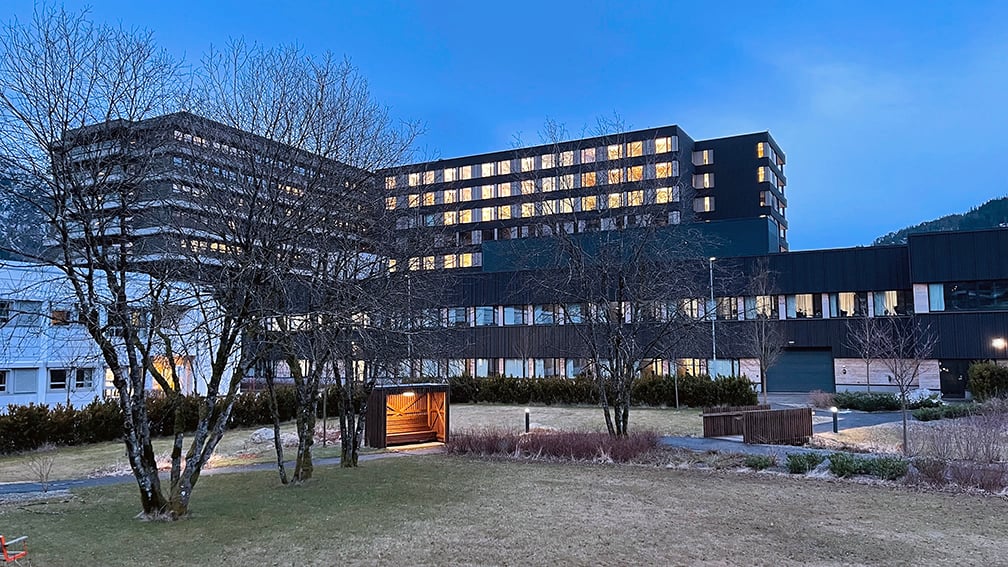 Fasadebilde av eit sjukehus