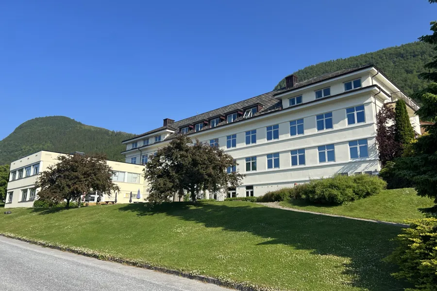 Nordfjord sjukehus ein sommardag