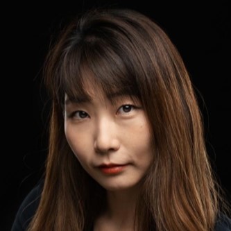 En person med langt hår