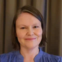 Et nærbilde av en jente