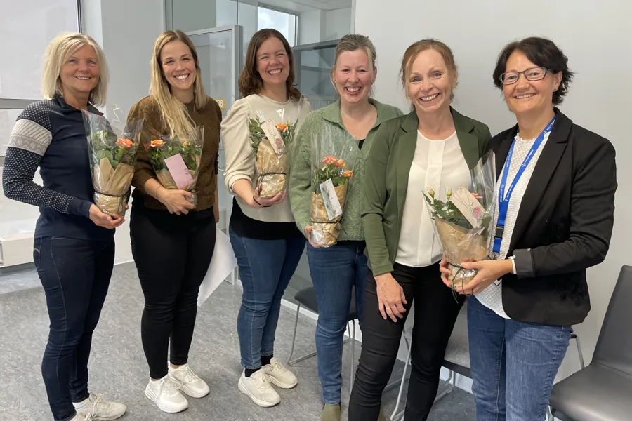 Ei gruppe kvinner som poserer for eit bilde