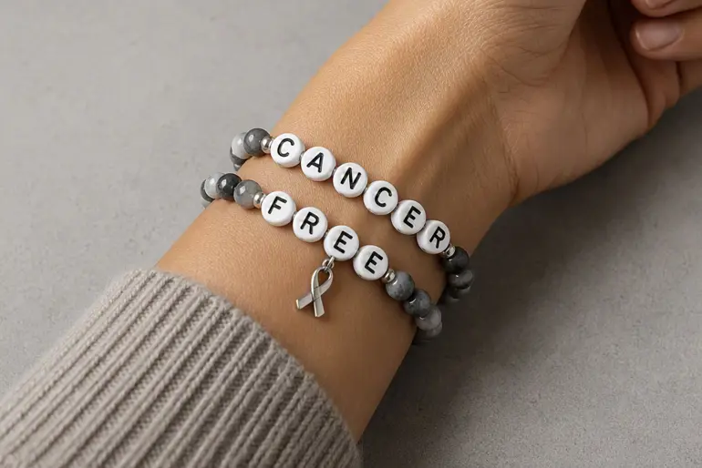 handleddet til ein person med eit armband