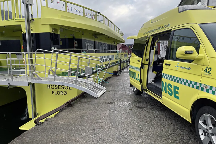 Ambulanse og ambulansebåten Rosesol