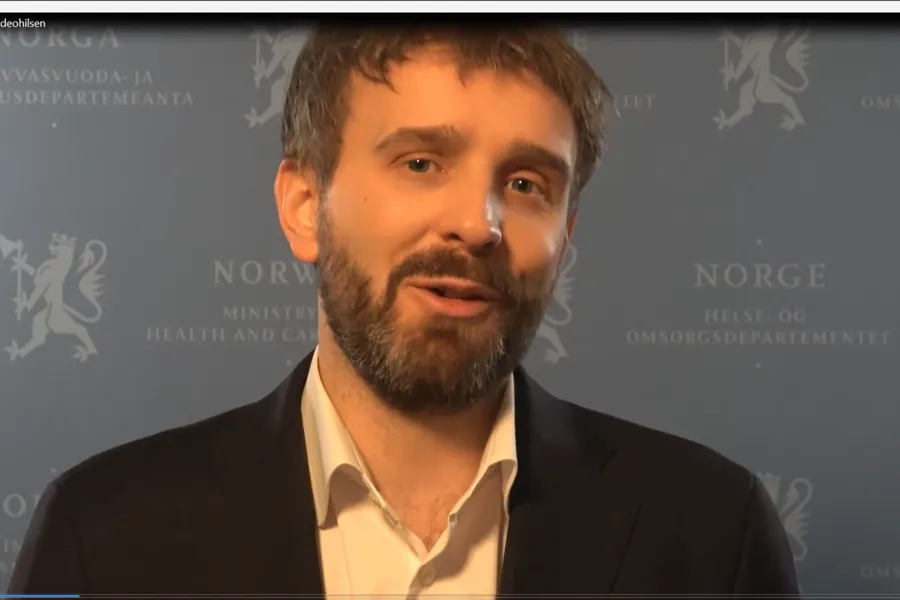 Skjermbilde av helseministeren fra et webinar