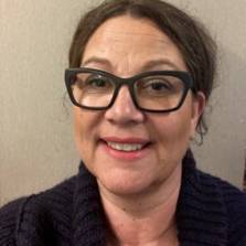 En person som bruker briller