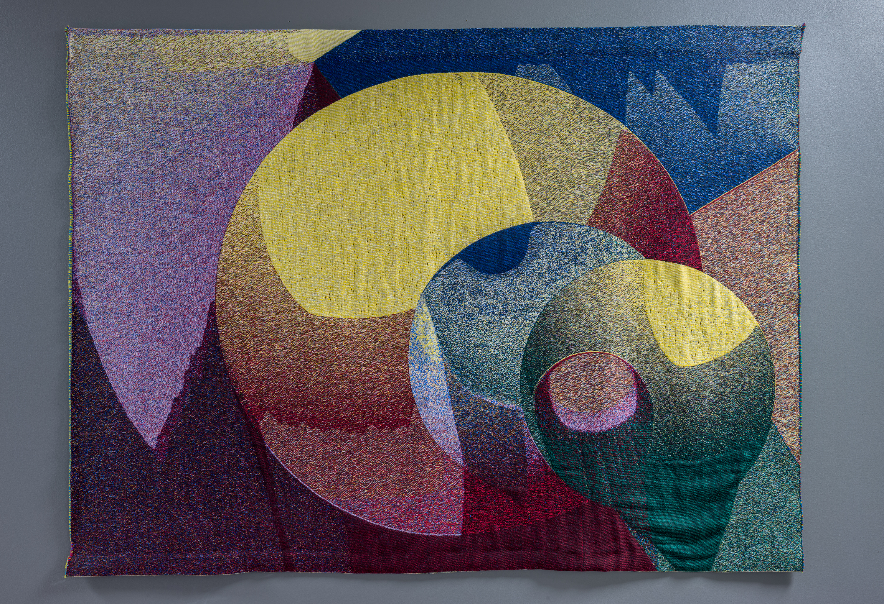 fargerikt billedvev med fleire sirklar i ulike storleikar