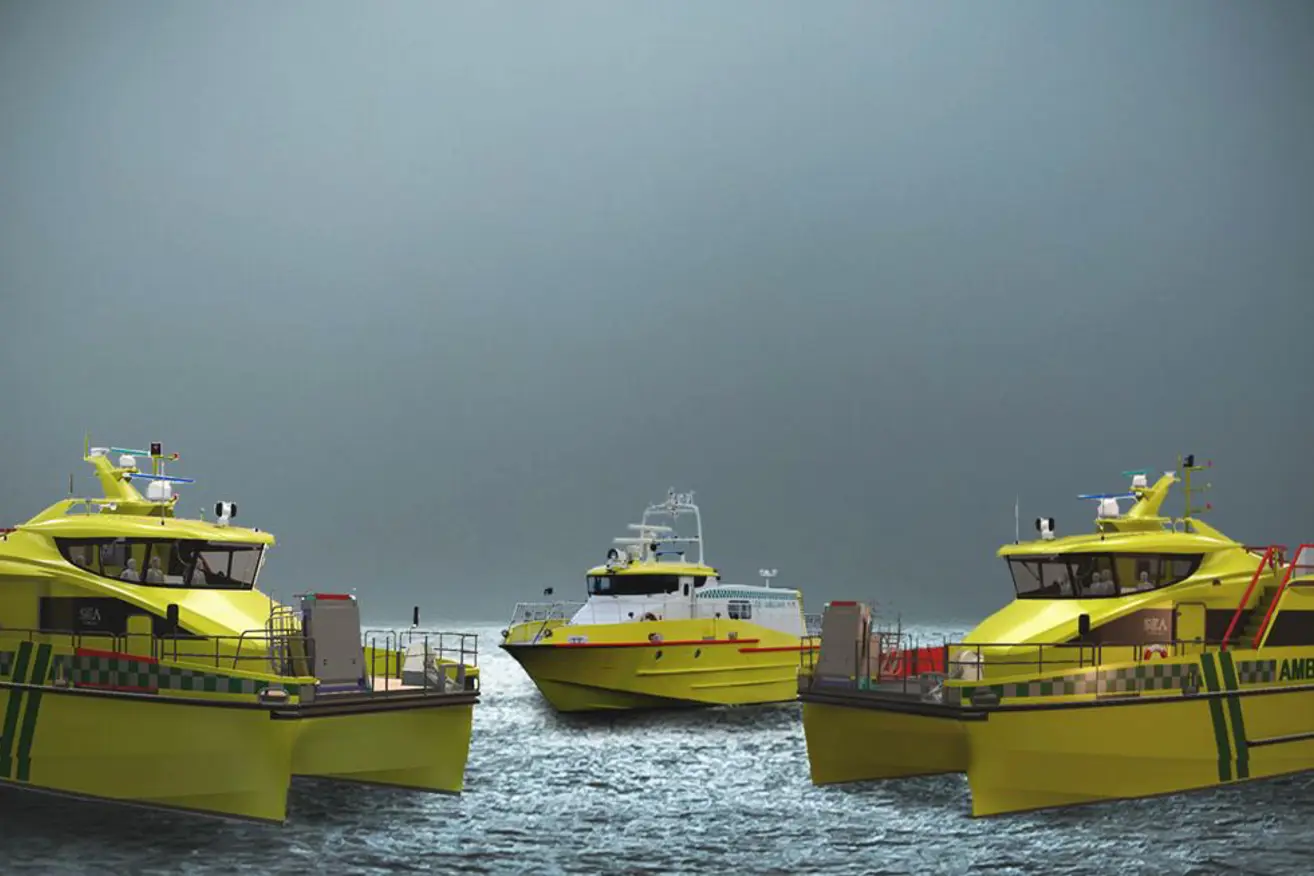 tre gule ambulansebåtar som ligg saman på sjøen